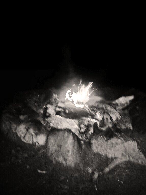 matthew_g85's tweet photo. Weekend in #Muskoka Relaxing bonfire http://t.co/T6JbFA4oEv