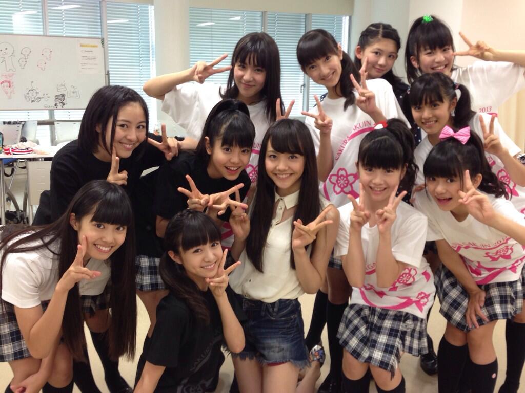 さくら学院 職員室 V Twitter 素敵な助っ人が応援に来てくれました O 元気0 で屋上ステージ頑張ります さくら学院と雨は無縁 Http T Co R6qugkxuxj