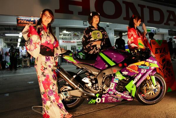 鈴鹿サーキット エヴァのレースクイーンは浴衣仕様 8tai Http T Co Xyw6gcfn3x