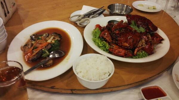 shinta_d96's tweet photo. Menu buka puasa hari ini,,,kepiting nya mauuu,,@ restoran appolo pekan baru,.. http://t.co/gSAx2ZdLcW