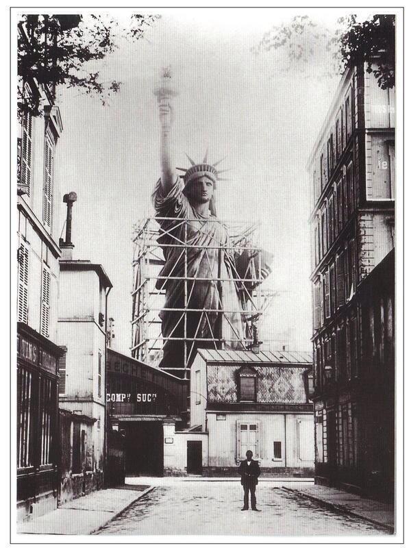CoinWuTang's tweet photo. La construcción de la Estatua de La Libertad en Paris, 1880. http://t.co/mUdb3yUiz7