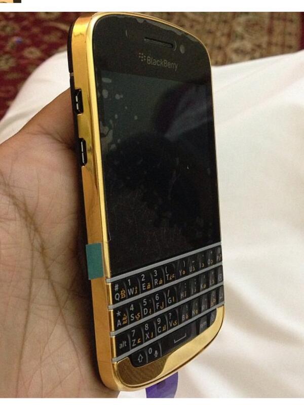 Thegoldphones's tweet photo. تحويل كيو 10 العادي الابيض او الاسود الي ذهبي للطلب : 0502940005 http://t.co/Kh3dlqOoT6
