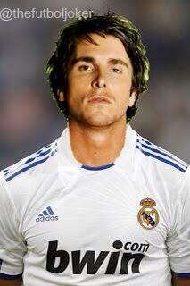 FOOTYAGENT_ITK's tweet photo. @TheFutbolJoker BREAKING: Bale spotted in a Real Madrid shirt. http://t.co/6MxFzaVvaj http://t.co/33Z1nnJlyk