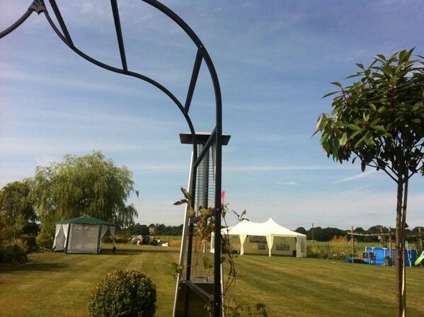 "<a href="/Lauratobin1/">Laura Tobin.</a>: Rain's in the way. STOP IT NOW PLEASE! Many thanks in advance.