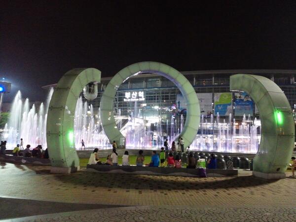 fastid1004's tweet photo. 부산역 광장 시원하네요^^ http://t.co/rviKNBuSH0