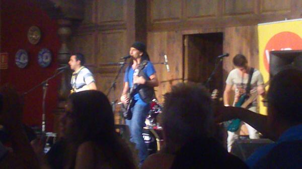 Lanejuli10's tweet photo. @amalasombra. Q bien no la pasamanos ayer q se repita el domingo q letra y el saxofón me encantó http://t.co/GmZWX8L6sZ