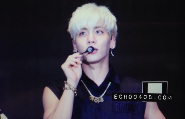 echo_0408's tweet photo. 130727 무한포텐 콘서트 - 종현이 눈이 오늘따라 더 반짝반짝*ㅎㅅㅎ* http://t.co/22ru2l57b8