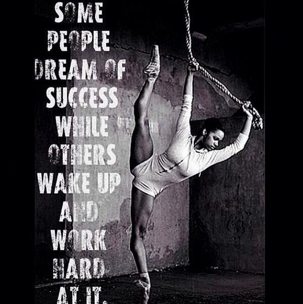 dancerthings_'s tweet image. happy #nationaldanceday to all you lovely dancers! #dancerthings