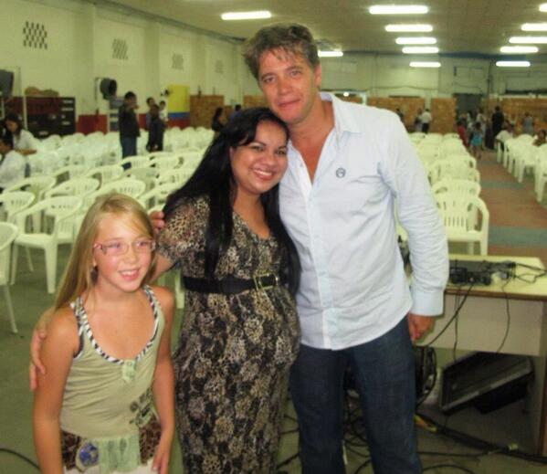 DavidCardosoJr_'s tweet photo. Eu, filha pastor Edmilson e minha filha Júlia Baierle Cardoso http://t.co/HHVYVWaACc