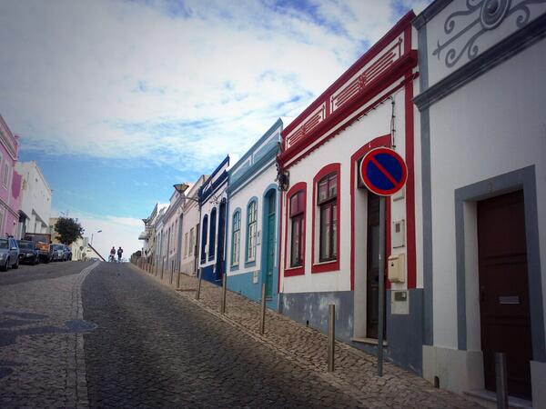 Diazm_Fco's tweet photo. Venga, un poquito más de Lagos @joss__bg @ajgarciarojo #tourportugués http://t.co/4QSqNsKYUg