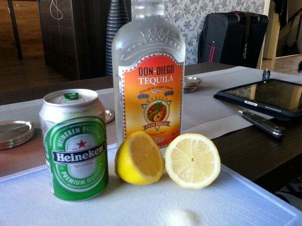 Jasperschouten1's tweet photo. Plop, drinkontbijt http://t.co/QBMZt8kIoP