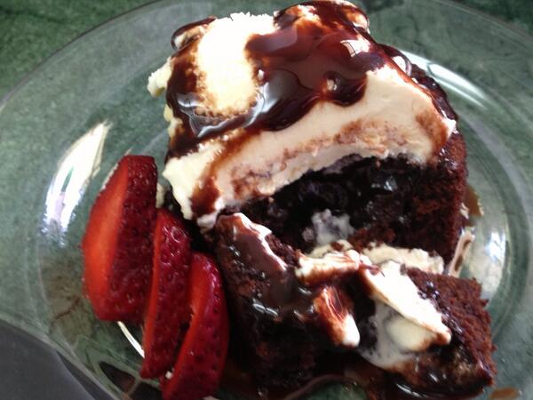 Za_withALOHA's tweet photo. Lava cake ... http://t.co/NE7zlCFkkw