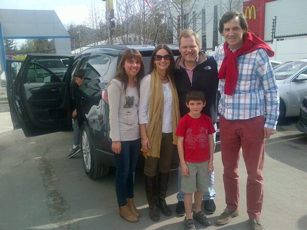 coseche's tweet photo. @pbcheetham entregando una #chevrolet #traverse en Coseche La Dehesa! http://t.co/PzKOaAdiLd