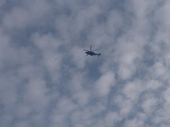 Pinquin1's tweet photo. En wat is er nu weer aan de hand in  #nieuwveen deze heli vliegt wel heel laag rondjes #dtv http://t.co/CYX00zpilt
