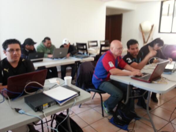 NettrainingCSCO's tweet image. Nice practica d switch con equipo real Priceless