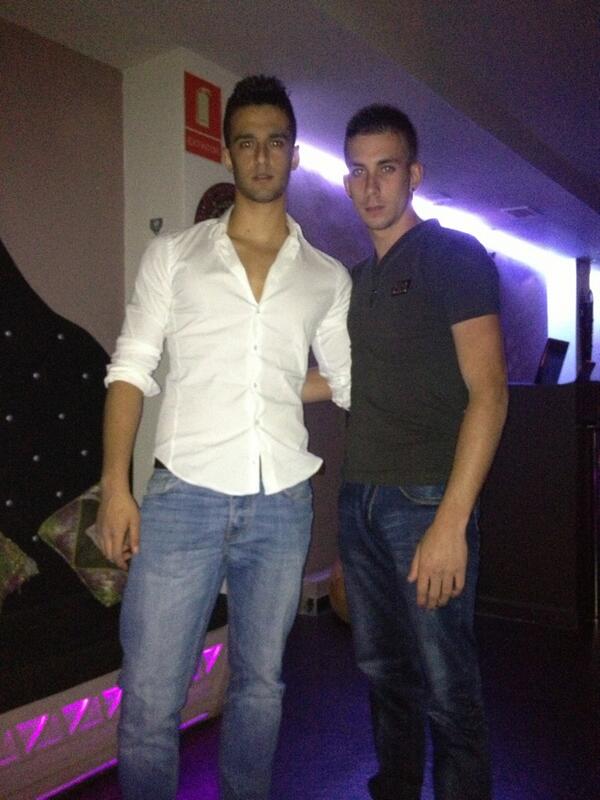 4andonii4's tweet photo. empezando la nochee jajaja @joserubioo93 http://t.co/1PJuzieBew