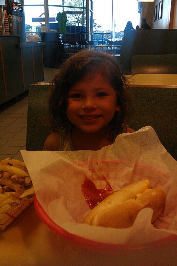 bmb6600's tweet photo. At hot dog shoppe http://t.co/JXfTZDll9y