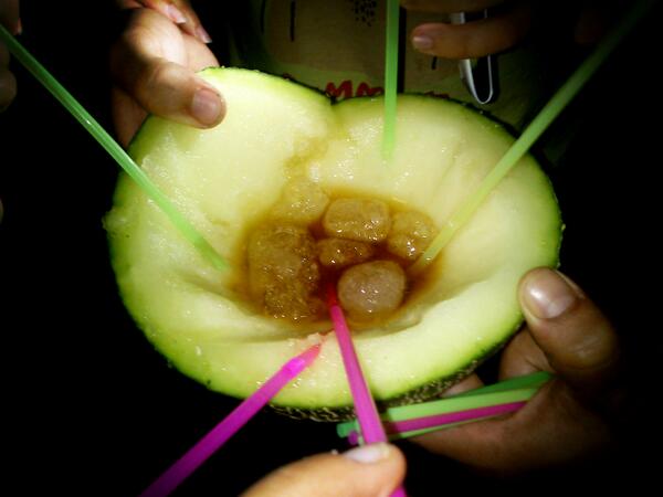 IsitaAj's tweet photo. Compartiendo como buenos hermanos xD #barbaquiuu! http://t.co/ACCWqf4q56