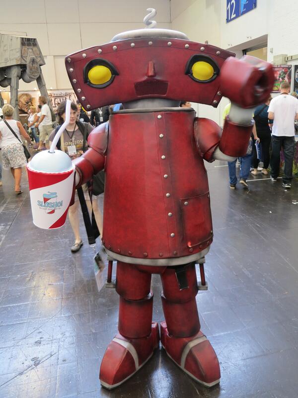 TheMattCardona's tweet photo. “@starwars: What have we here? #WhereIsRobot #StarWarsCelebration http://t.co/oP7A8XZzkd” BAD ROBOT!