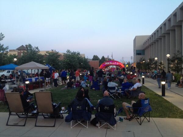 BillBrownFW's tweet photo. Rock the Plaza is still hoppin' http://t.co/4gHqgbvXzt
