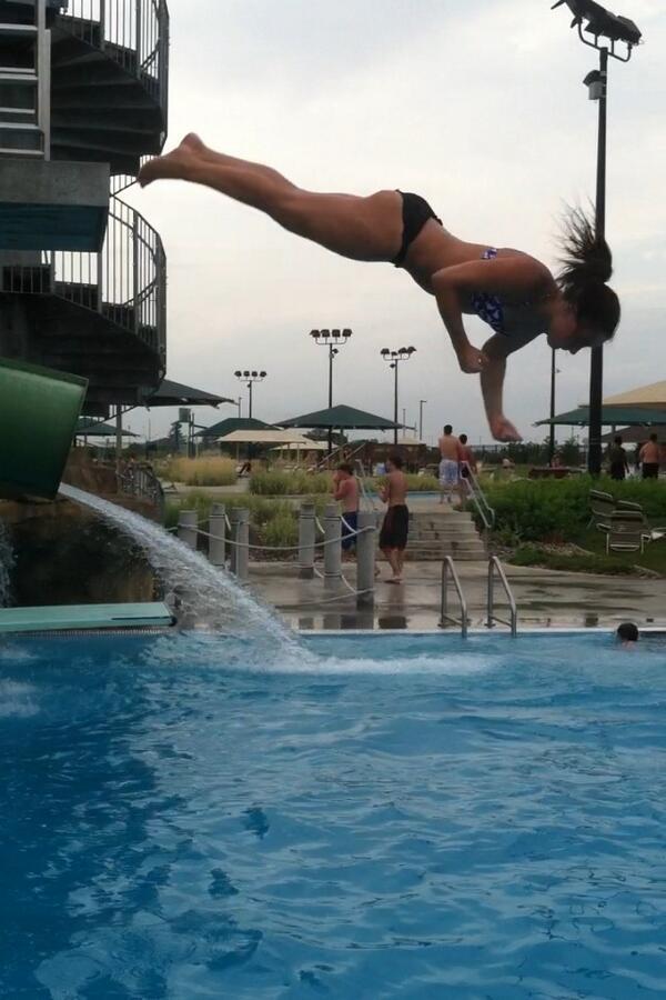 Tumbling1's tweet photo. Full into the pool ☀ http://t.co/nmDCpFXhgE