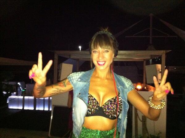 BusinessClubWeb's tweet photo. NOW!!!! @djannashowker at @baobabvalencia http://t.co/HWbxpphP8q