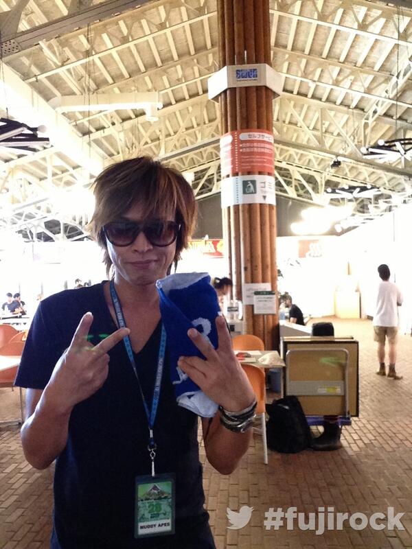 FUJI ROCK BACKSTAGE (@frf_backstage) on Twitter photo Backstage at Fuji Rock Festival '13 Day 3 #fujirock with Muddy Apes(<a href="/INORAN_OFFICIAL/">INORAN_OFFICIAL</a>) Backstage at Fuji Rock Festival '13 Day 3 #fujirock with Muddy Apes(<a href="/INORAN_OFFICIAL/">INORAN_OFFICIAL</a>)