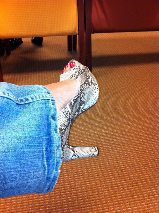 I never went in sad! Always dressed and wearing my heals! #MyWellToServive #Fightcancer #IshallLiveAndnotDie<a href="/tag/fightcancer"class="tags"><span>#fightcancer</span></a><a href="/tag/mywelltoservive"class="tags"><span>#mywelltoservive</span></a><a href="/tag/ishallliveandn"class="tags"><span>#ishallliveandn</span></a>