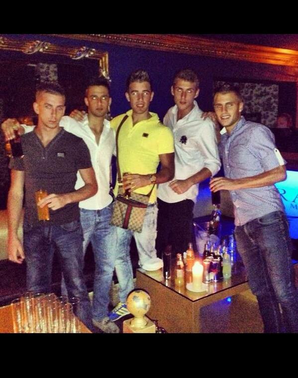 4andonii4's tweet photo. buenaa xavales @erxulocani9 @arturoo23 @Javi_cross69 @joserubioo93 http://t.co/WdxD7ybAYP