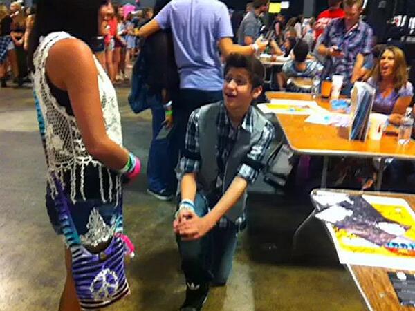 _Baby_Cakes_'s tweet image. @cwossilek you proposing to me today!(: strmwvr.com/11mqgGk