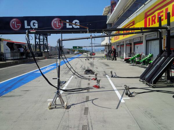 El pitlane, ...