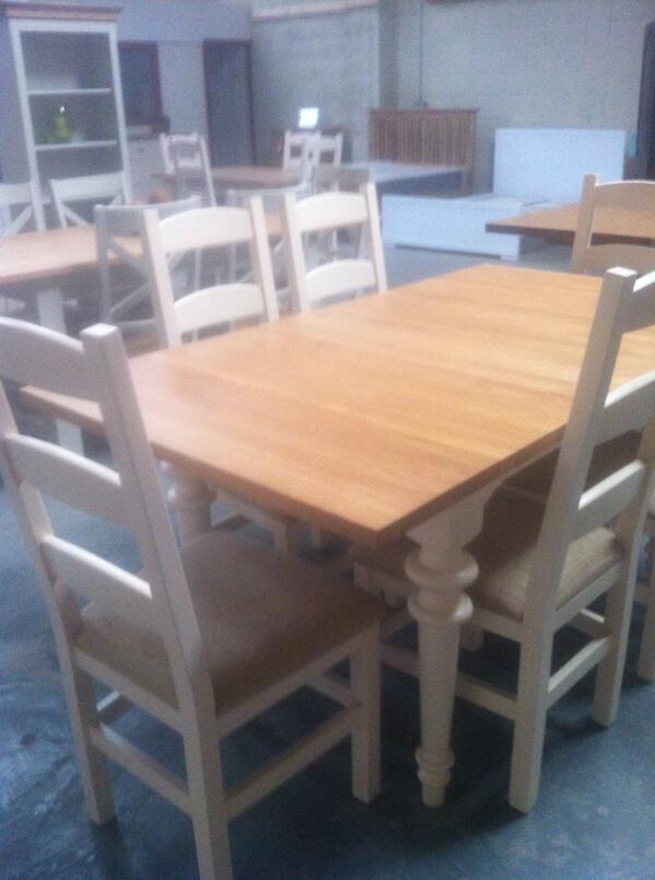 DiscountFurnoUK's tweet image. Extending dining table &amp;amp; 6 chairs. Solid oak top. Ex display. Was £1395, now £599!!!