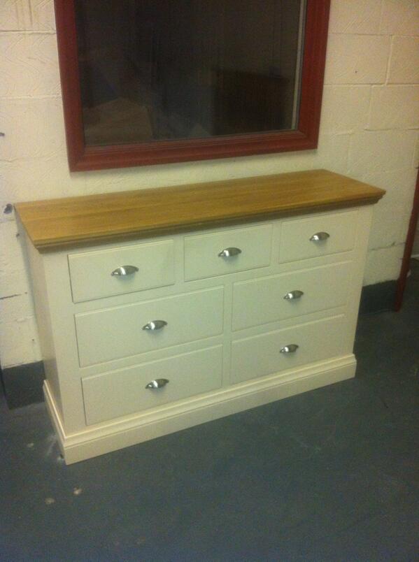 DiscountFurnoUK's tweet image. Lovely 3 over 4 chest of drawers, solid oak top. £399!!!