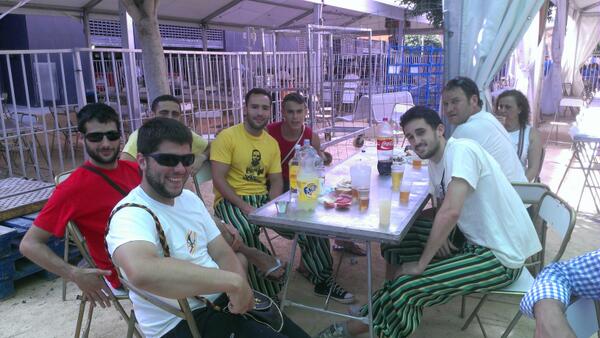 #lavilaenfestes <a href="/NEGRESLAVILA/">NEGRES LA VILA</a>  <a href="/VoluntarisCIA/">VoluntarisLaVila</a> bon esmorzaret de germanamen