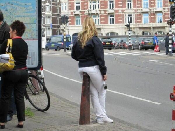 katypaerry's tweet photo. HAHAHA ! i cant stop laughing at - @theelaugh follow him if you want to laugh until it feels like you have a 6 pack ! http://t.co/HncUudzwQT