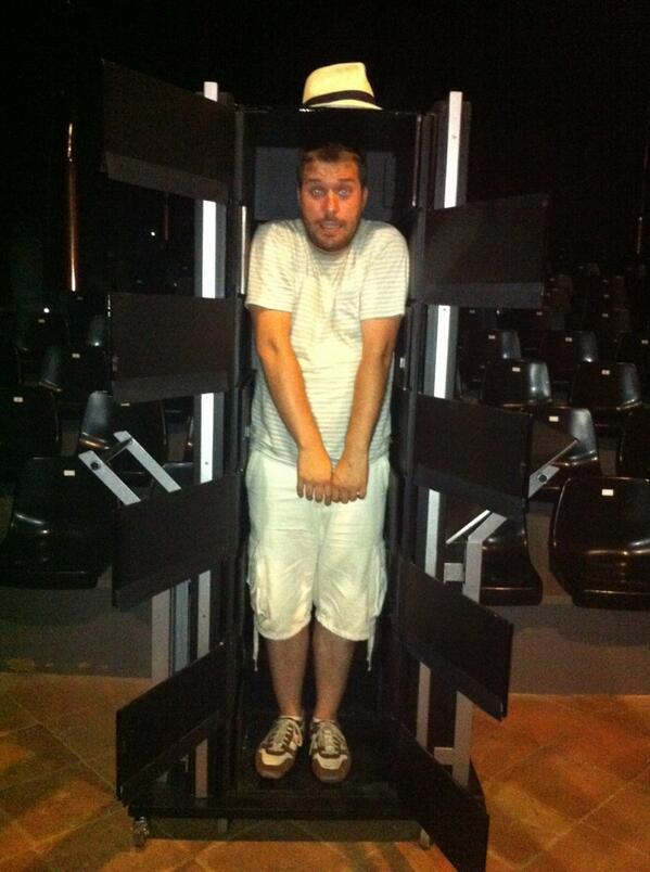 Hoy <a href="/MagicMarin/">Mag Marín</a> apunto de cortarme en 8!!!'nn