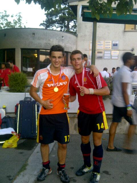 Sub18MHockey's tweet photo. Mil gracias a todos. Solo palabras de agredecimiento. La euforia es total! Miiiiiiil gracias! #CAMPEONESDEEUROPA! http://t.co/iMA1UpVl3L