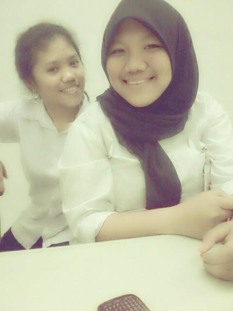 AnggitaaGithaa's tweet image. knp malu ka ahaha "@balqisays: Hihi jadi malu (ʃ⌣ƪ) "AnggitaaGithaa: #KenangKenangan with ka @balqisays :D http://t.co/fLV7aQqk2v"