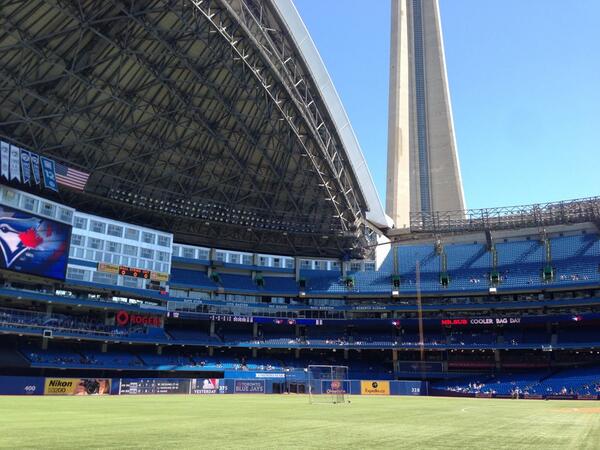 cbass's tweet photo. It's a beautiful day for a ball game http://t.co/JVq1sR41TL