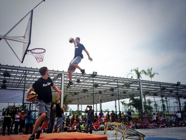 soymadelaine's tweet photo. @FaceTeamTheShow @GameOn_PTY @WAO975 #cintaviva #qshow #baloncesto #aotronivel http://t.co/L6TlVWJU67