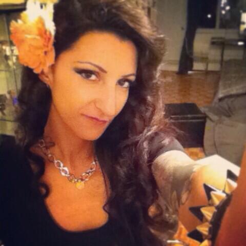 All curled up with a flower in my hair - from yesterday night party :) #selfy #brunette #preparty http://t<a href="/tag/brunette"class="tags"><span>#brunette</span></a><a href="/tag/preparty"class="tags"><span>#preparty</span></a><a href="/tag/selfy"class="tags"><span>#selfy</span></a>