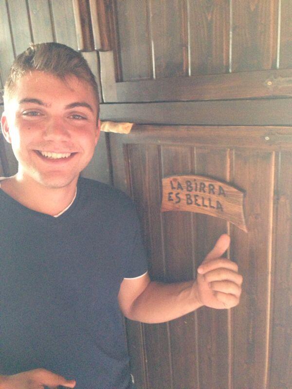 a2b_87's tweet photo. La birra es bella! http://t.co/bkEXn1vSFJ