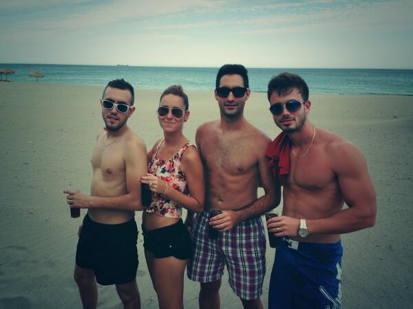 CJScela's tweet photo. @davidcarrasco90: De botellón en mojacar beach!! Claro k siiii jajaj @CelyaSM http://t.co/ObQ6JrgSEr