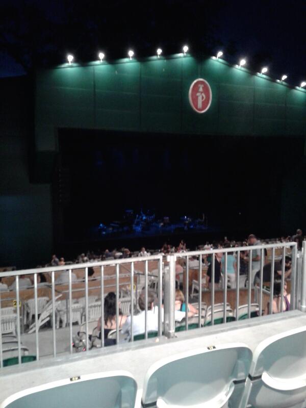 MramosMario's tweet image. Apunt de començar JamieCullum castell de perelada