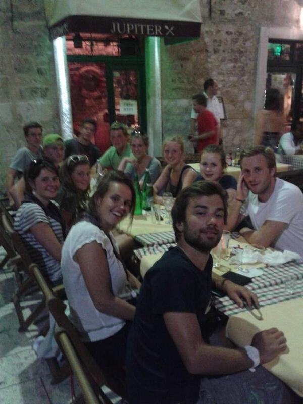 Jins7de's tweet photo. Laatste avondmaal! #viske #back2belgium http://t.co/D840tKX002