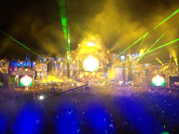 tomorrowland's tweet photo. THIS is Madness! #Tomorrowland @steveaoki http://t.co/Tn5ciPfe9V