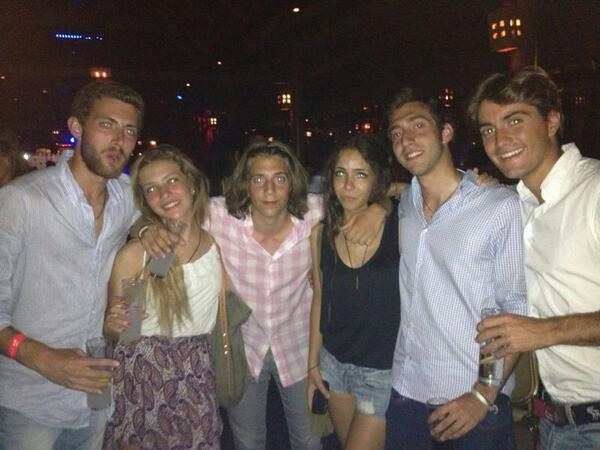 Lauri6197's tweet photo. Que recuerdos de Buda @Revuelta21 @carlosvives17 #pablito etc. http://t.co/f1XIM3DGoE