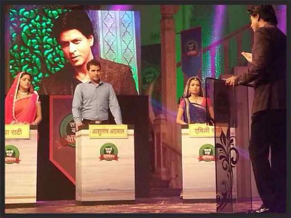 iamsrk's tweet photo. Wow...different world from mine...but so wonderfully simple and kind. Diya aur Baati...thank u for having me over. http://t.co/OmdykDofUh