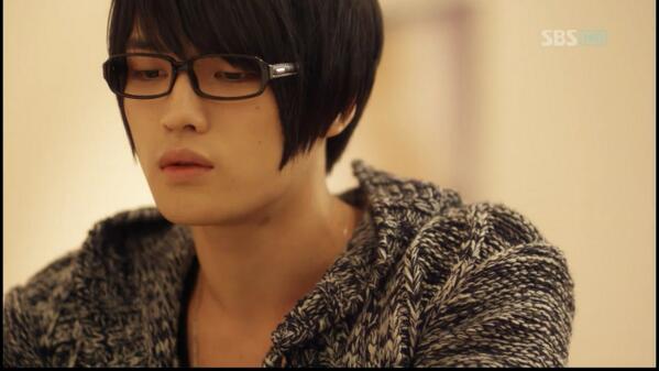JaejunJJ_bot's tweet photo. 좋아하는 사람이 생겼어요. 그 사람은- 이 세상에 사는 보통여자에요.. 저 어쩌면 좋��?  # Scene 문교의 까페 https://t.co/1C5KbotZv6