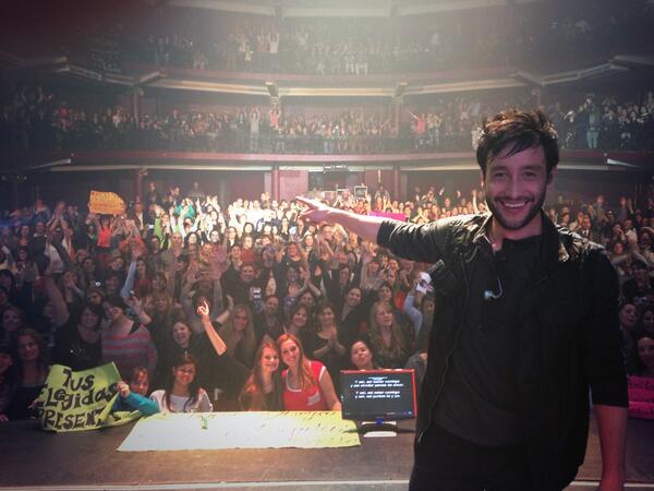 LucianoPereyra's tweet photo. Gracias Rosario x otro mágica noche!!!ya te extraño...hasta pronto http://t.co/AVoKj8sa05
